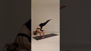 Rocket yoga flow #armbalance #yoga  #movement