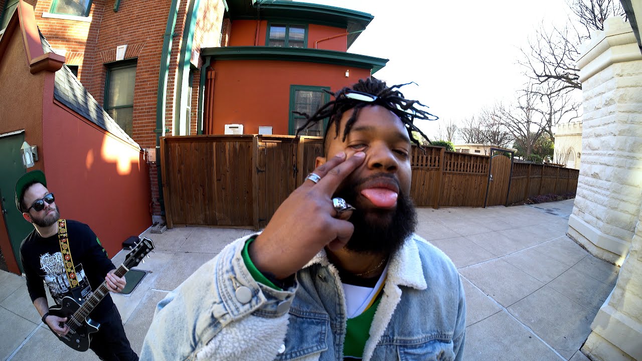 Guarda Knoc The Psycho - "Aunt Viv" feat. father farmer (Official Video) su YouTube Guarda Knoc The Psycho - "Aunt Viv" feat. father farmer (Official Video) su YouTube