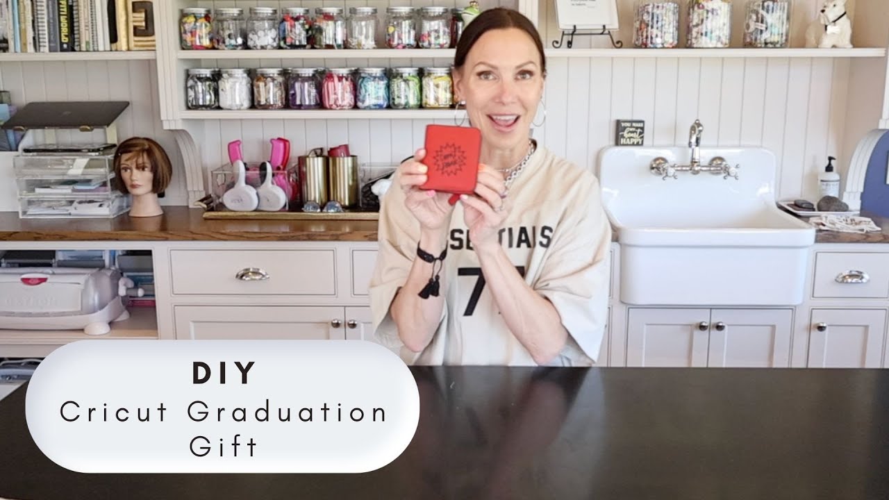 DIY : Cricut Graduation Gift! 🎁