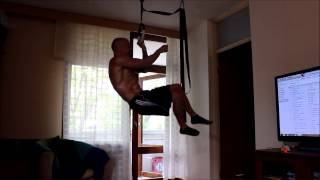 One arm ring chin-up