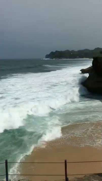 PANTAI BANYU TIBO PACITAN