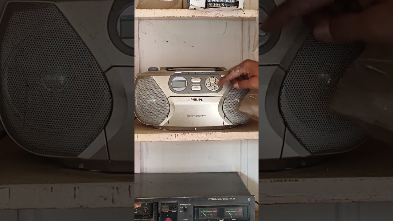 This old music system is still working fine // 