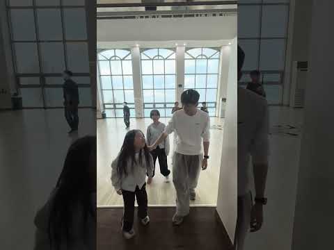 통창 스튜디오 댄스 챌린지 영상 썸네일