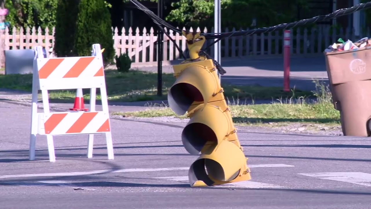 Truck takes out pole in Nashville crash. - YouTube
