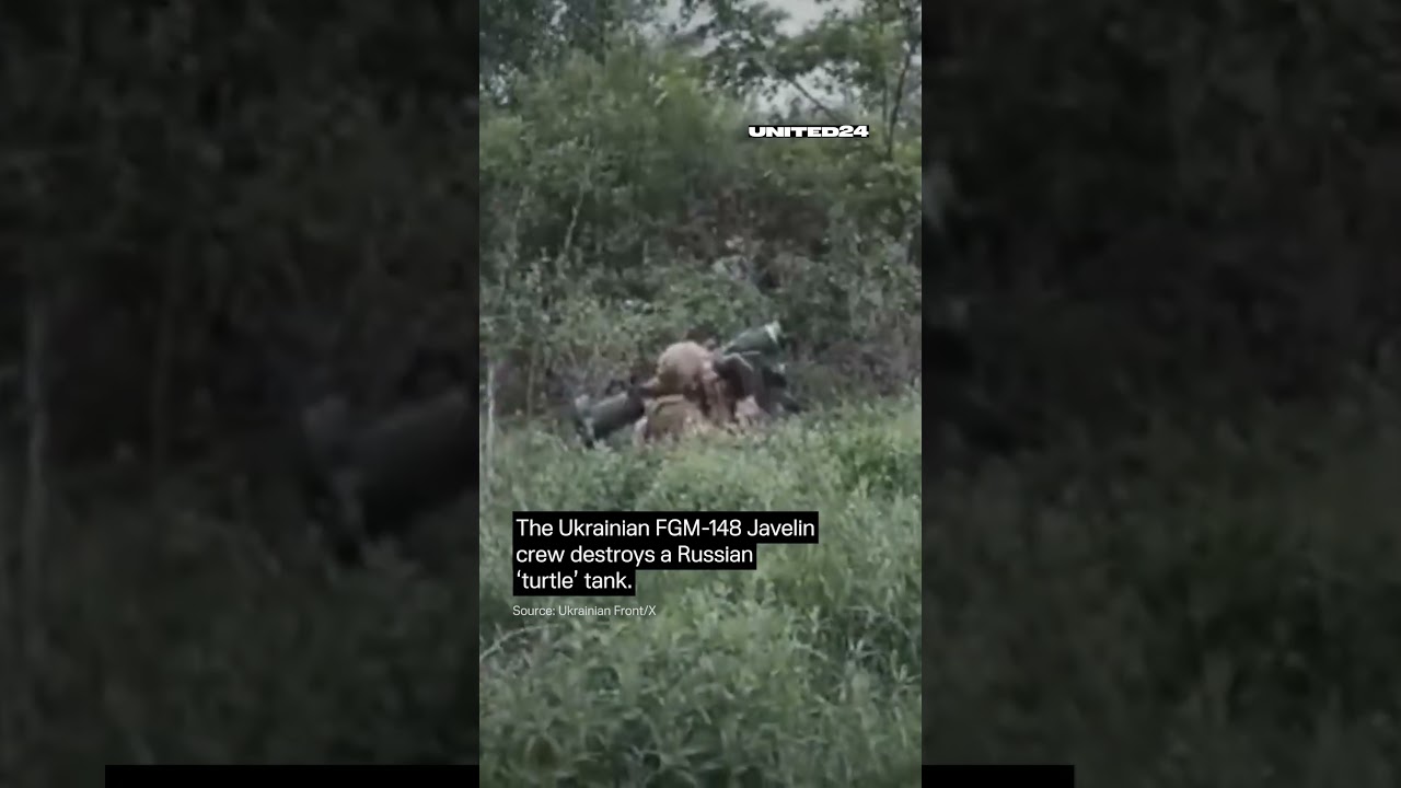 The Ukrainian FGM-148 Javelin crew destroys a Russian 'turtle' tank 