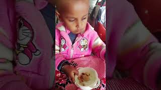 मम्मी मेरी बादाम कतली मक्खी चाट रहा है ?????????? funny shortsfeed ytshorts cutebaby cutebabu