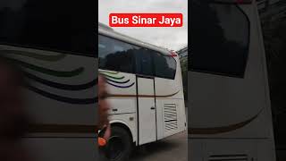 Bus Sinar Jaya Di Terminal Gro