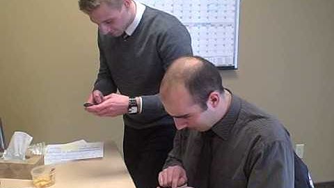 iPhone/iPod Touch Type-off: 1 finger vs. 2 thumbs