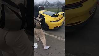 Er Gibt Begrenzer, Sie Freut Sich