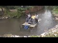 Phát Minh Lịch Sử - Máy gom rác dưới sông