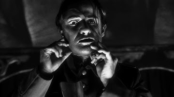 見世物小屋で仮面を取らされる本編映像...映画『ガール・ウィズ・ニードル』本編映像【見世物小屋と元夫編】