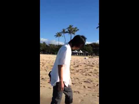 ハワイのビーチで歩いてるだけ　マジシャンえりゅうプライベート in hawaii