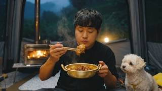 E43. Camping in Forest of Big Tree with My Small Dog | Korean braised chicken🍗 | Wood Stove ASMR screenshot 3