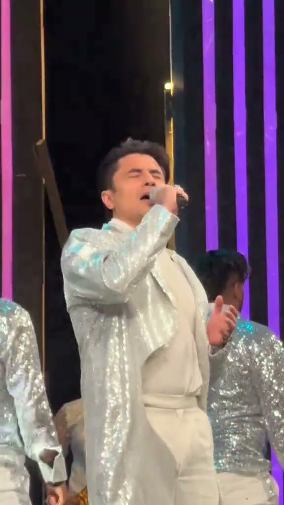 Ali Zafar Brings the Magic to HUM TV's 20th Anniversary with an Iconic Performance! ?✨ #20YearsOfHUM