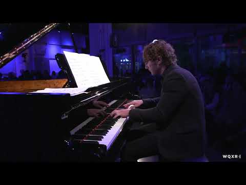 Teddy Abrams performs his "Border" for solo piano