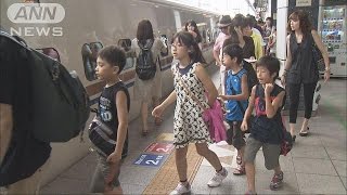 お盆休みの渋滞、今日がピークか　新幹線もほぼ満席(15/08/13)