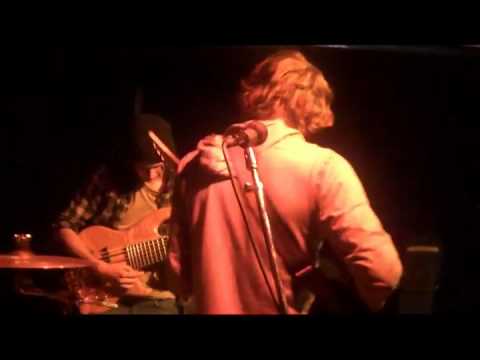 Housewives & Fever Sleeves play live @ the harbor house party
