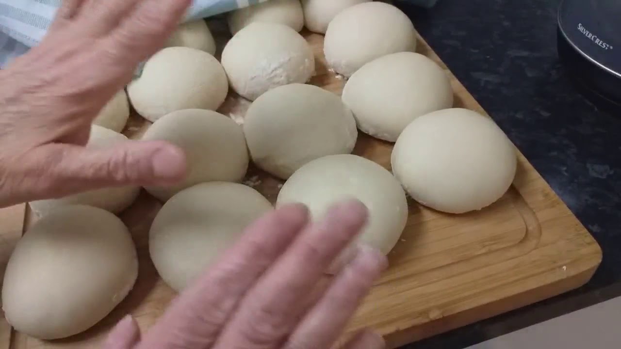 من أسهل وأسرع طريقة للخبز  بدون تنور ولا فرن يستحق التجربة الطعم لذيذ جدا