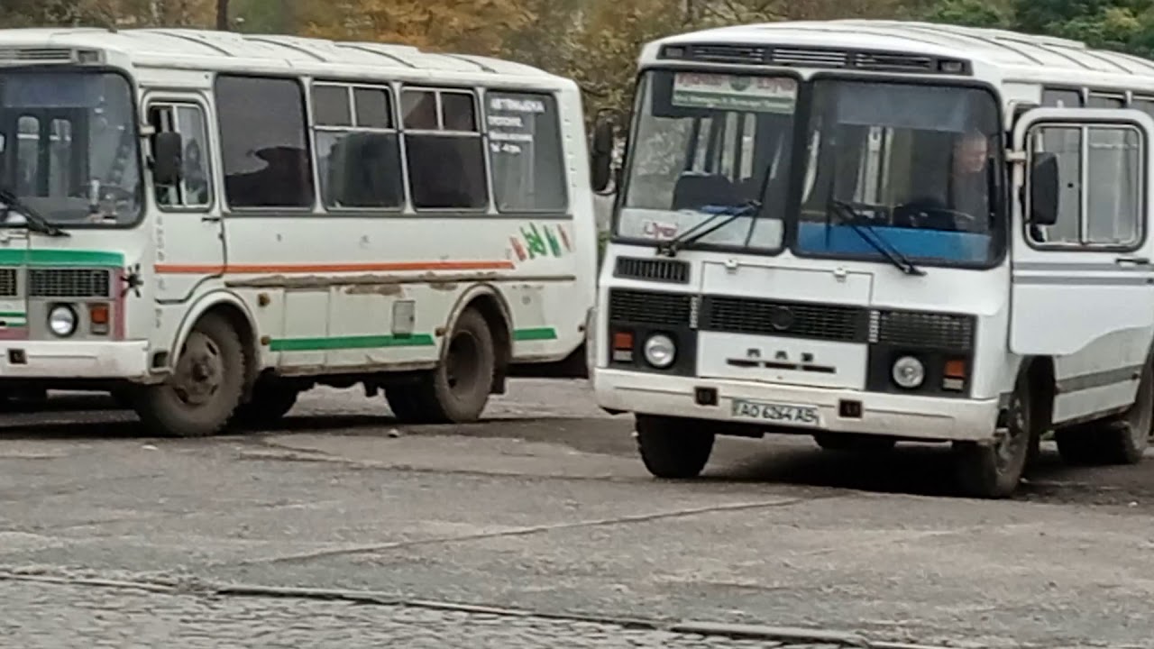 автобуси на автостанції в Мукачево