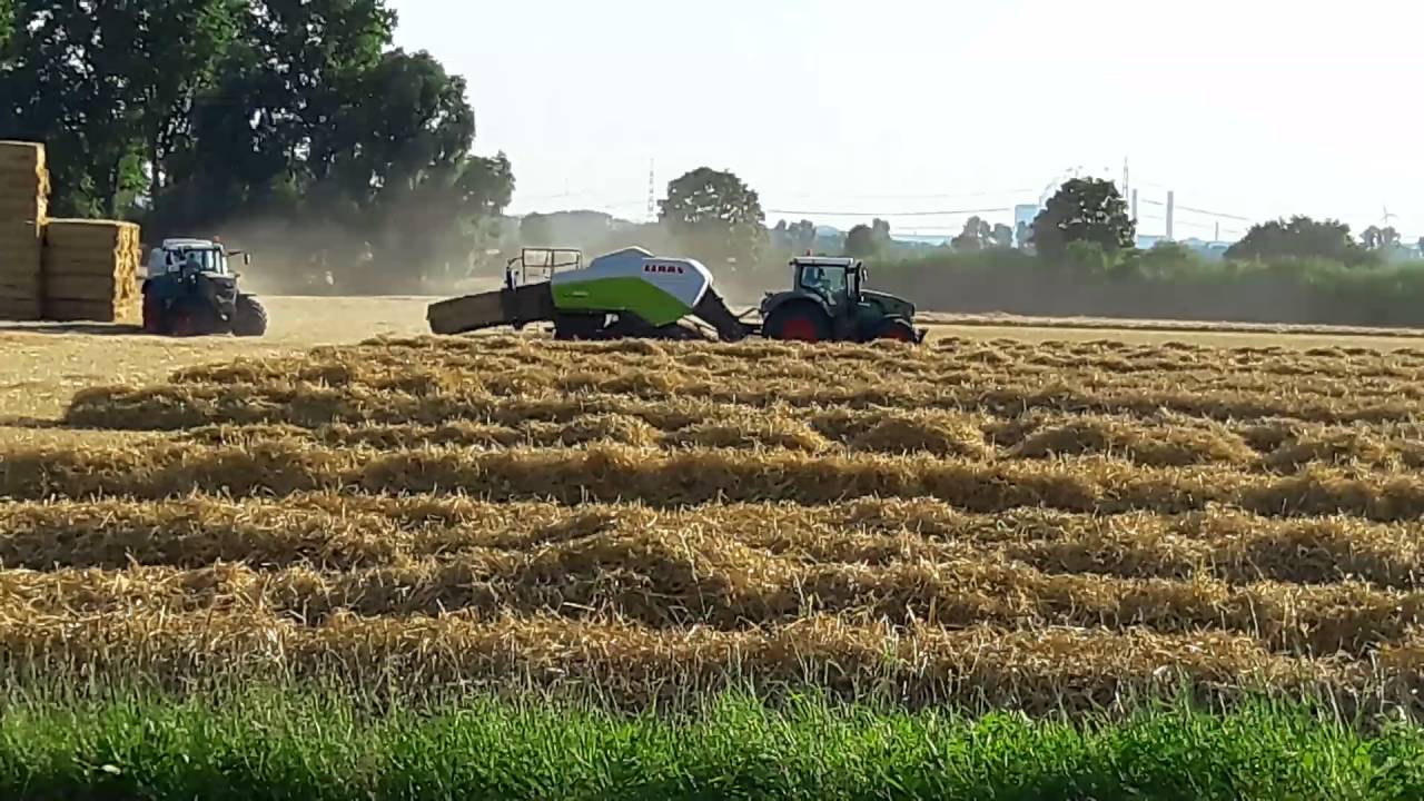 Gerstenstroh pressen  2*  Fendt mit Claas Quadrant