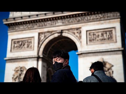 París cierra bares y limita restaurantes y facultades para frenar la pandemia