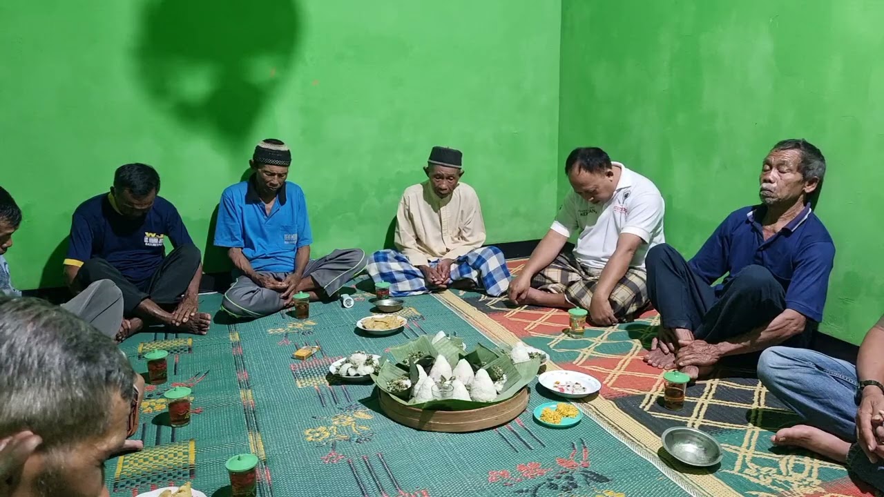 CONTOH UJUB KENDURI ( NGAJATNEKENDURI ) Panen Padi sekaligus Kelahiran. 