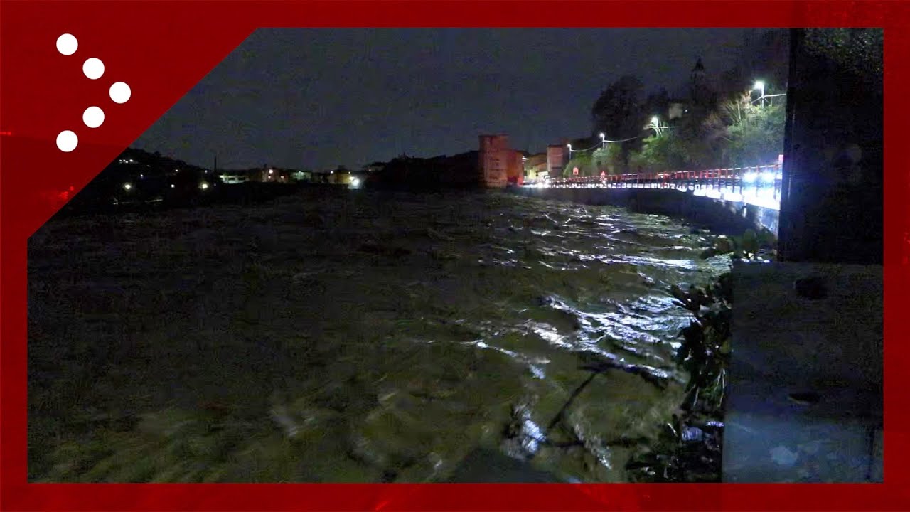 Alluvione in Toscana, le prime immagini da Prato: il Bisenzio in piena