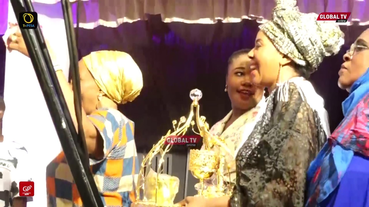 MAMA MZAZI wa ISIHACK AMEMTUNZA QUEEN DARLEEN ZAWADI HII.. - YouTube