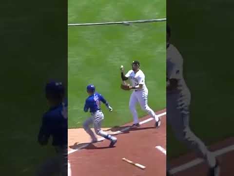 This Javier Báez play is still one of the wildest things we have ever seen on a baseball field 😮