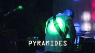 Video thumbnail of "PYRAMIDES - Afuera"