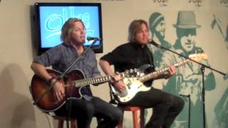 Matthew & Gunnar Nelson perform "After the Rain" chords