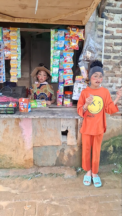 IF YOU WANT TO BUY A SNACK, EAT RAINBOW CHOCOLATE FIRST #viralvideo#shorts#comedyvideo