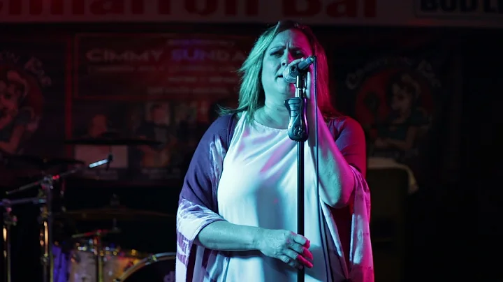 Julie Smart and the Retrospex