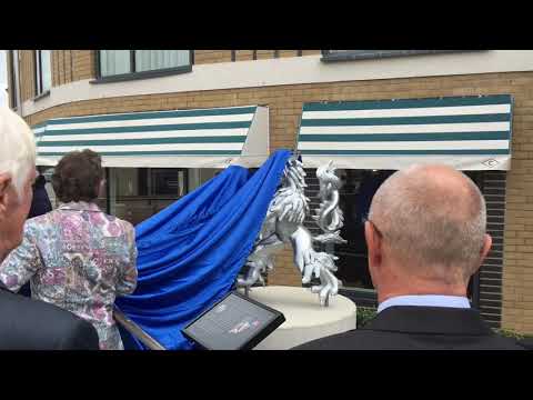 Nick Winton unveils sculpture dedicated to his father Sir Nicholas Winton