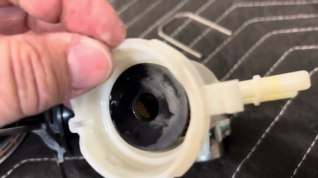 2014 Harley Davidson Tri Glide Fuel Filter and Fuel Check Valve replacement on Fuel tank.