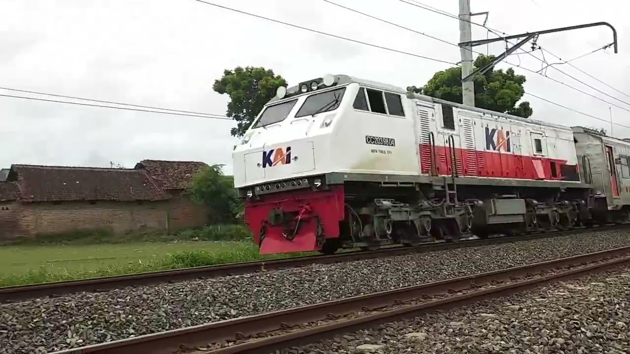 Hunting kereta api di petak klaten-ceper