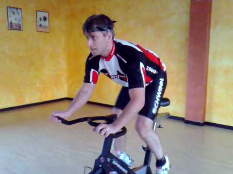 Spinning un ottima attività cardiovascolare di Roberto Eusebio professionista fitness.mp4