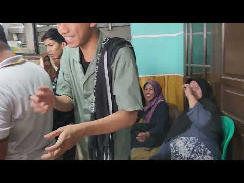 JAUH JAUH DATANG KE RUMAH MAKAN GRATIS IKUT BANTU BAGI MAKAN GRATIS