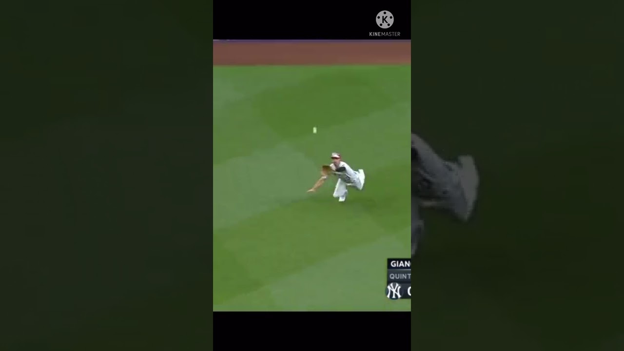 Bryan Reynolds diving grab saves two runs and ends the inning! 