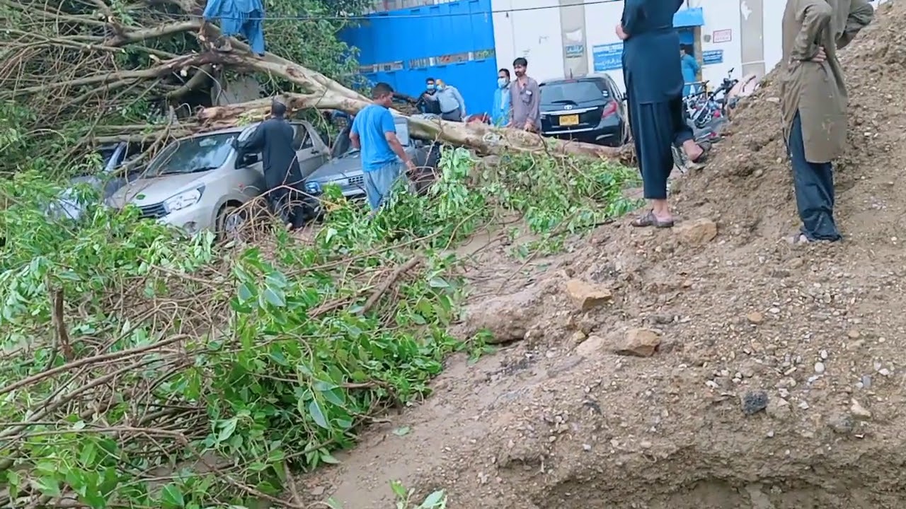 Car accident in Karachi YouTube