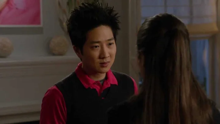 The Neighbors: Reggie Jackson Loves Amber Weaver (...
