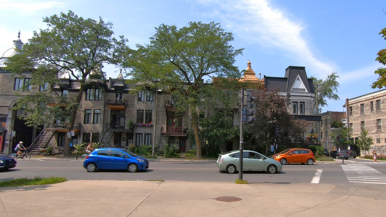 Montreal Walk in Le Plateau-Mont-Royal on De Lorimier and Rachel Street / (La Fontaine Park)