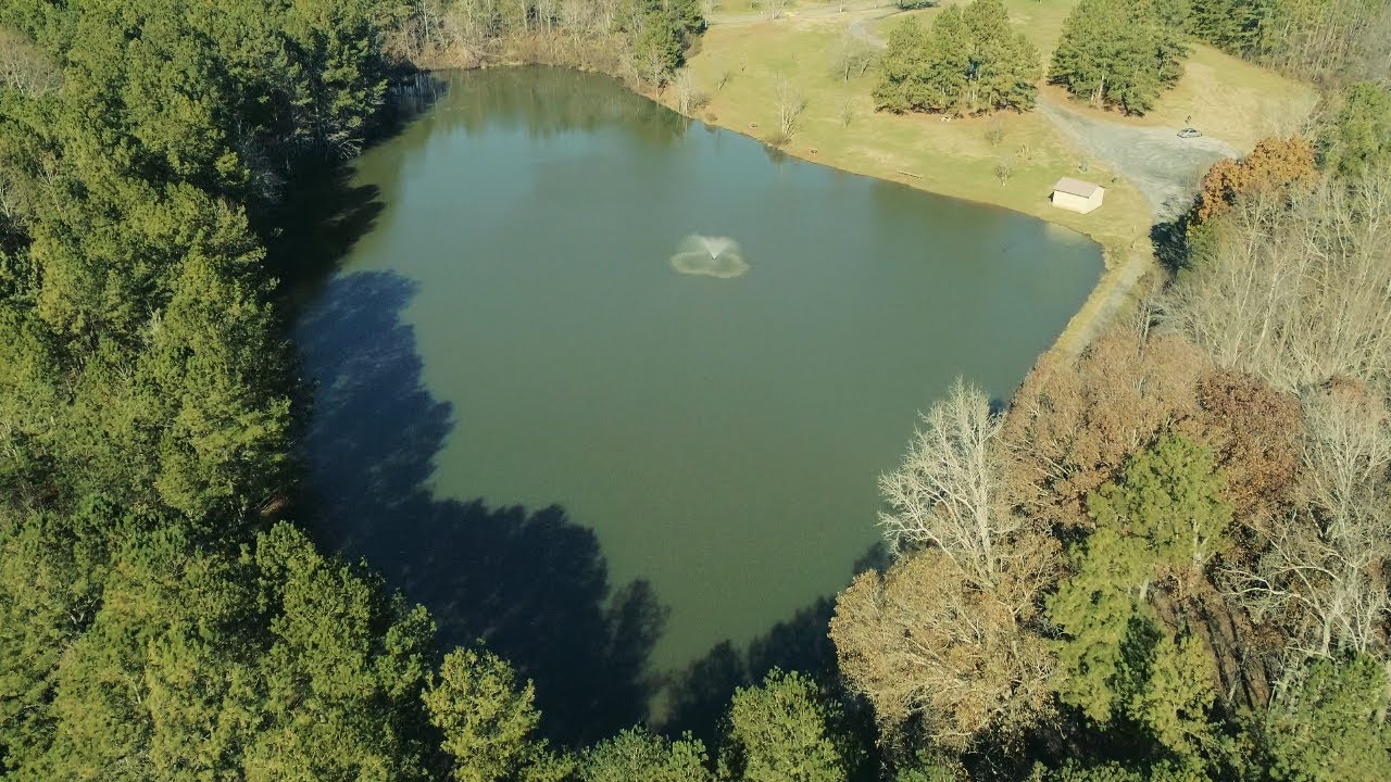 Phantom 4 Pro drone aerial video over Lost Mountain Park, Powder