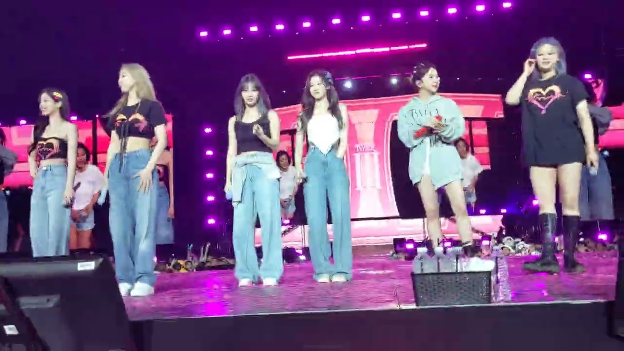 TWICE - LA Encore Day 1 Full Encore (5/14/22 Banc of California Stadium)