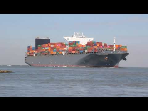 voor de haven van Terneuzen