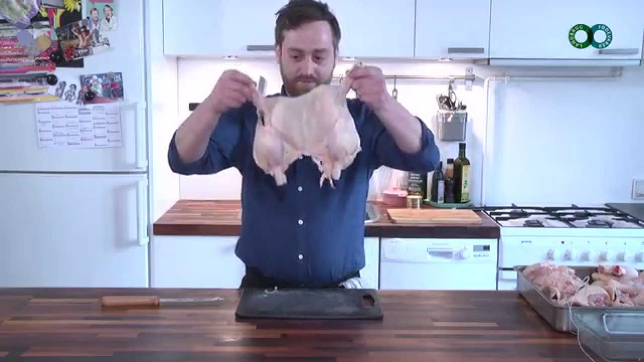 Tv-kok viser dig her hvordan du udbener din kylling