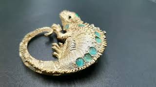Victorian Vintage Imitated Green Opal Circle Position Golden Metal Lizard Brooch Pin Costume Jewelry