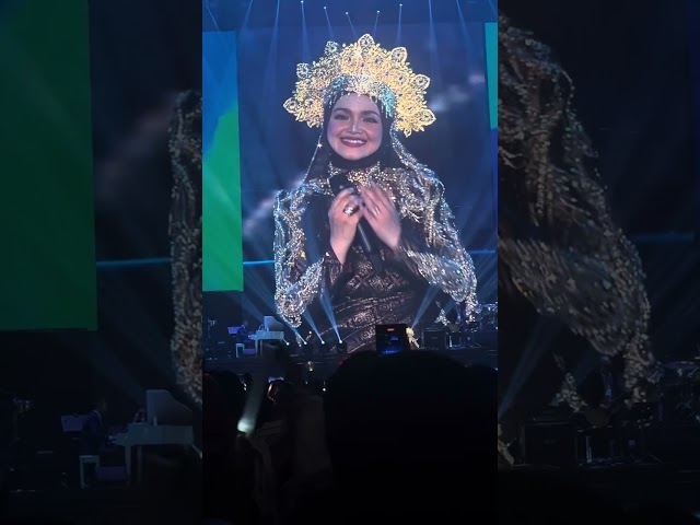 Dato’ Sri Siti Nurhaliza - Menyapa Dunia (Sebuah Epitome Saya Siti Nurhaliza) class=