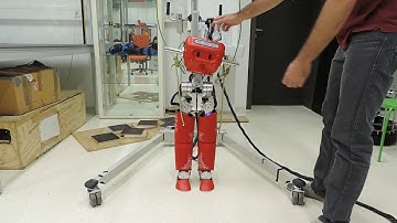 HeiCub performing torque balancing with contacts switching