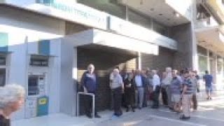Greeks queuing to draw pensions fear for savings